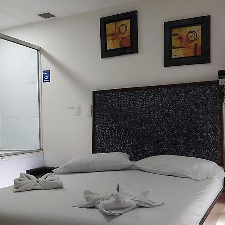 Hotel Marat Медельин Экстерьер фото