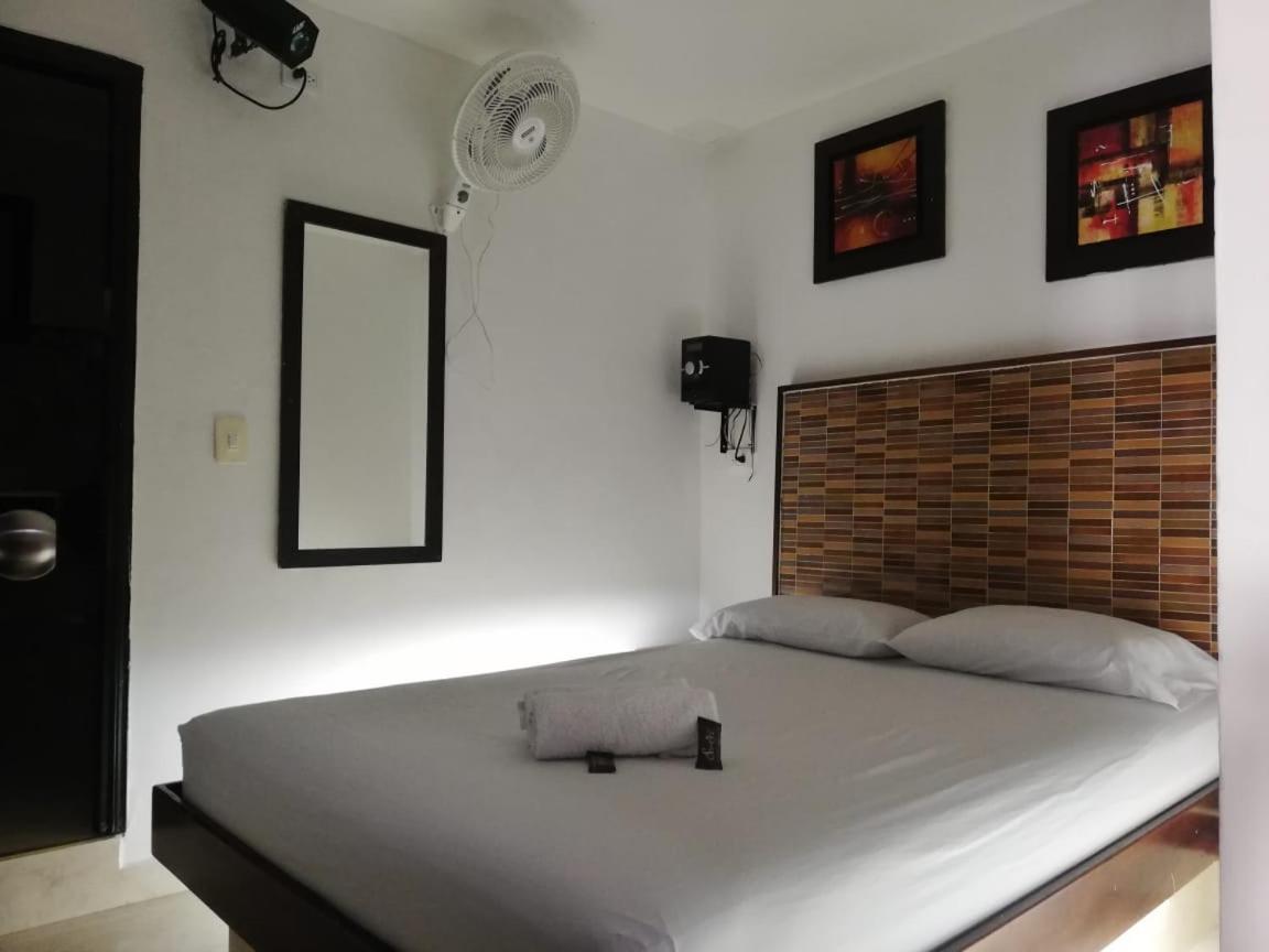 Hotel Marat Медельин Экстерьер фото
