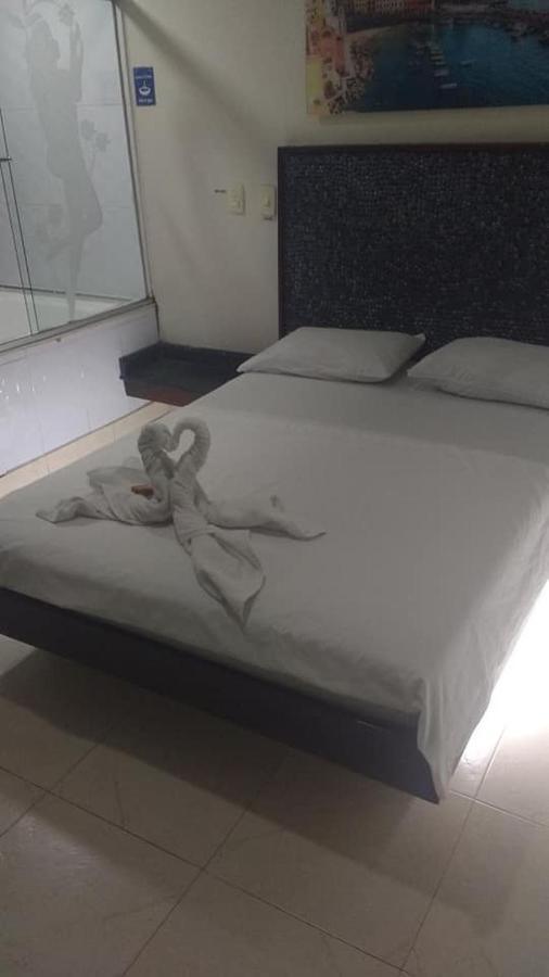 Hotel Marat Медельин Экстерьер фото